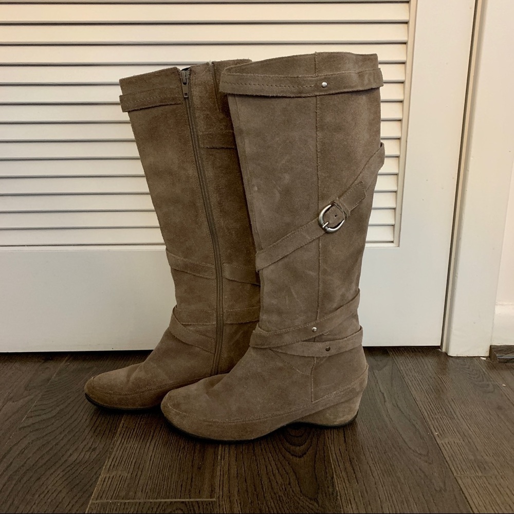 Taupe Me Too boots